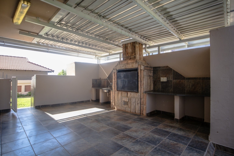 5 Bedroom Property for Sale in Birdwood Estate North West